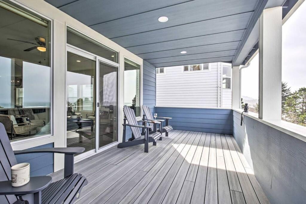 Modern Oregon Retreat W/ Deck, Hot Tub, Ocean View Depoe Bay Extérieur photo
